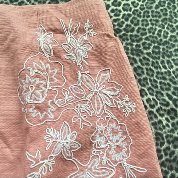LOFT Pink White Embroidered Floral Pencil Skirt Sz 0P NWT - Picture 2 of 7
